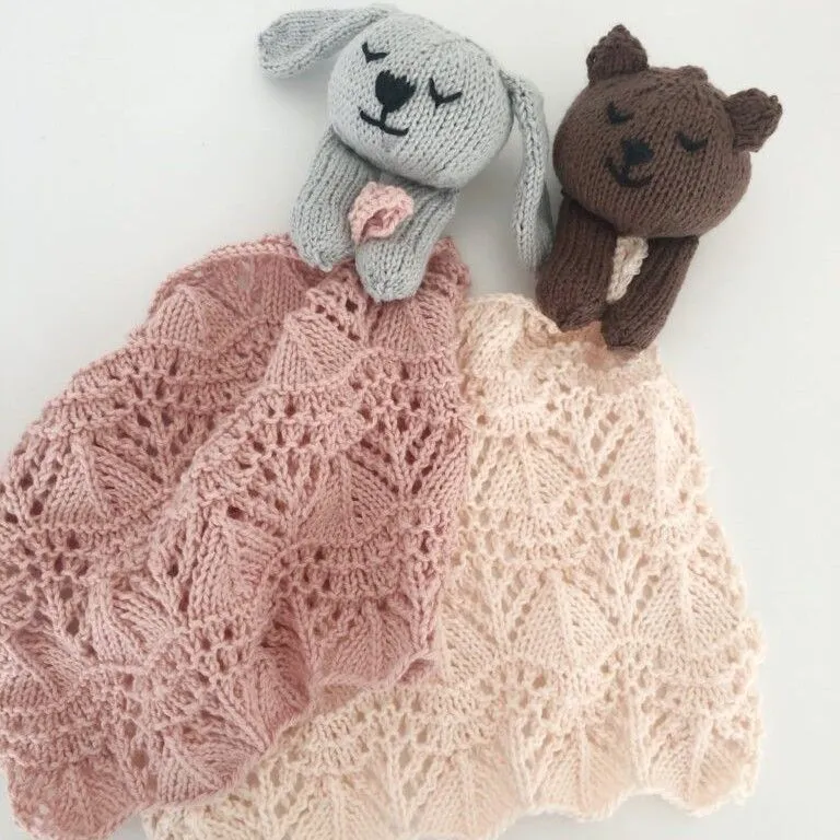 hobbii-forest-comfy-friends-schmusetuch-strickanleitung-20x20 image 1