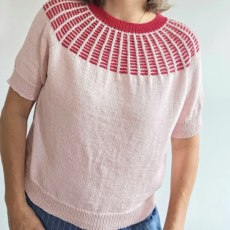 hobbii-sommer-karrusel-t-shirt-strickanleitung-xs-xl image 1