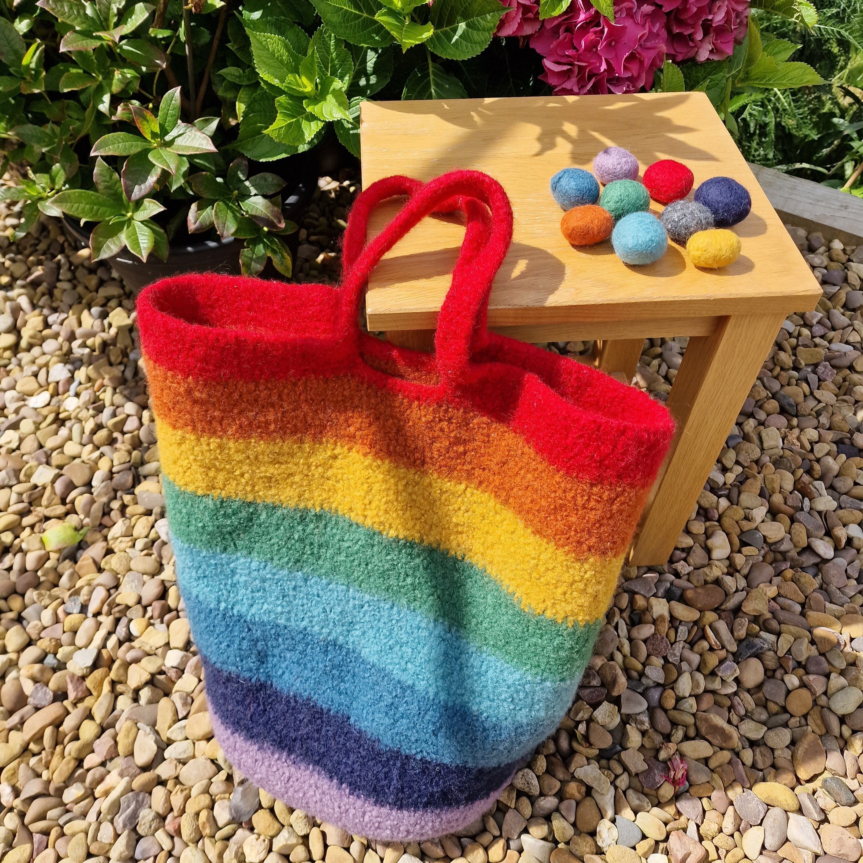 hobbii-rainbow-stripes-filztasche-h-kelanleitung-pdf-one-size image 2
