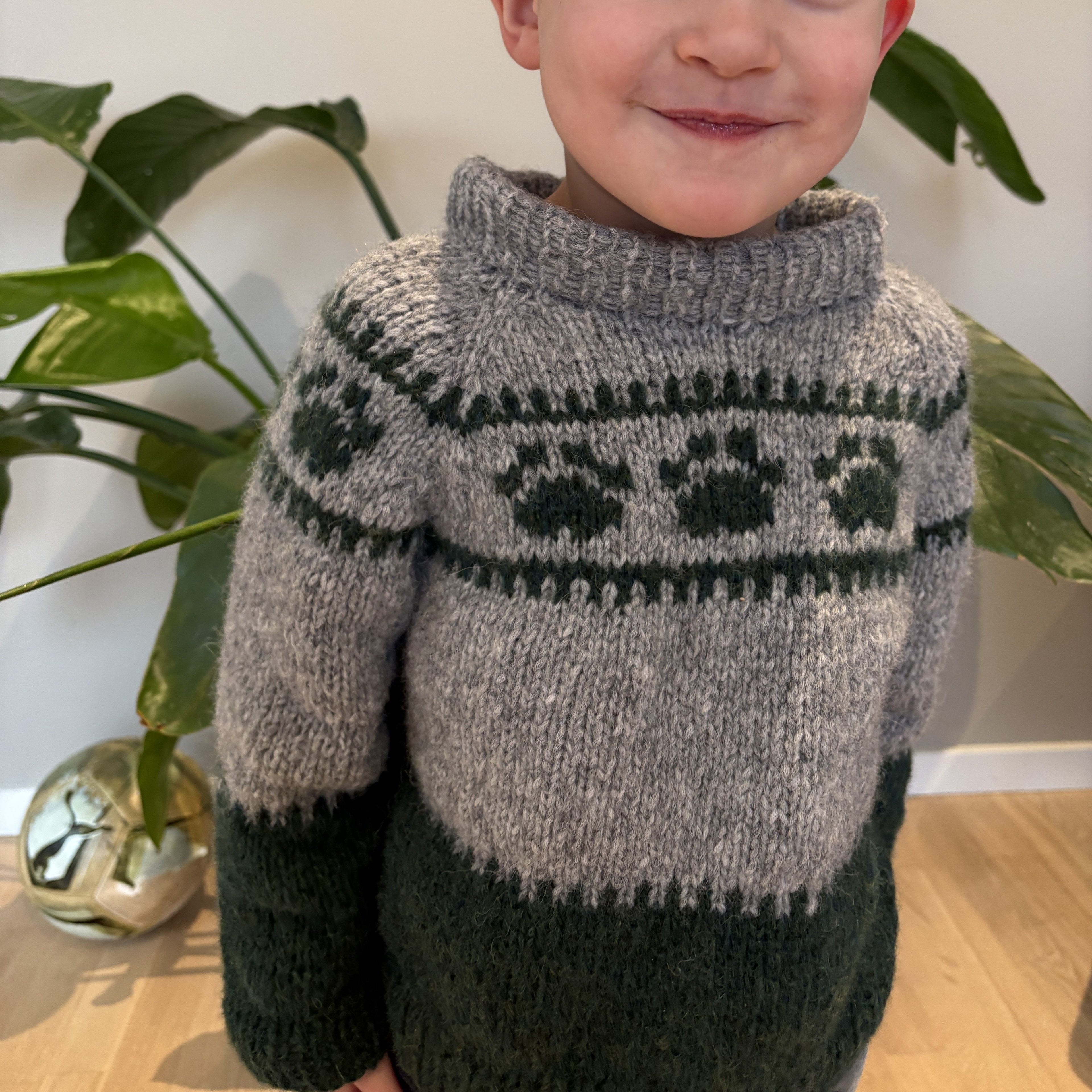 hobbii-anleitungen-wild-paws-kinderpullover-strickanleitung-3-4-j image 2