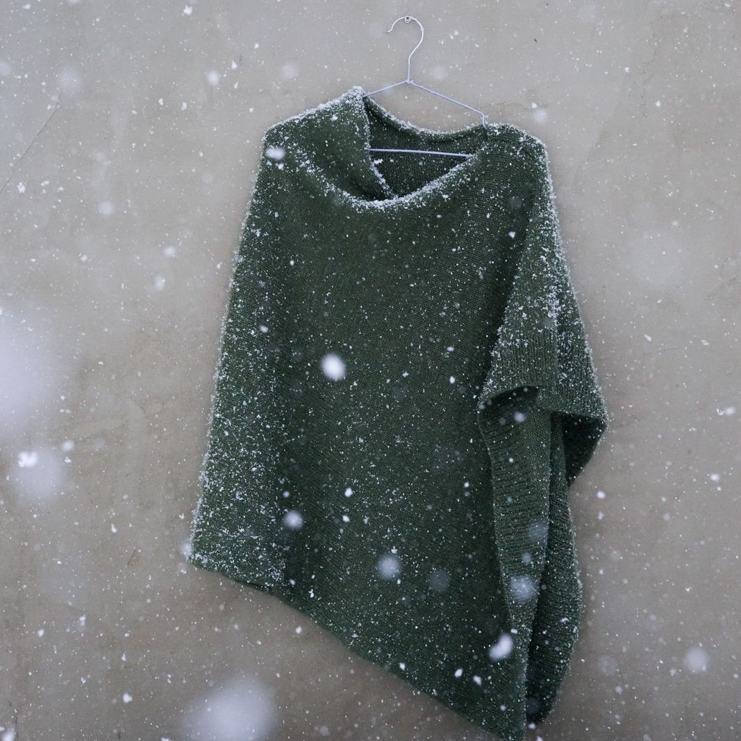 hobbii-soft-amber-poncho-strickanleitung-asymmetrisch image 7