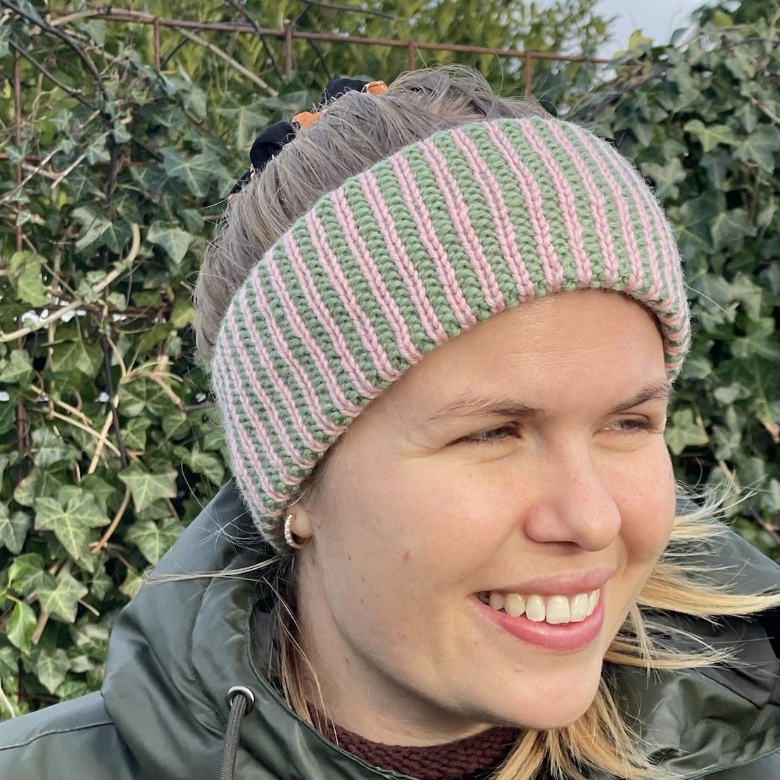 hobbii-easy-coloured-rib-stirnband-strickanleitung-s-m image 2