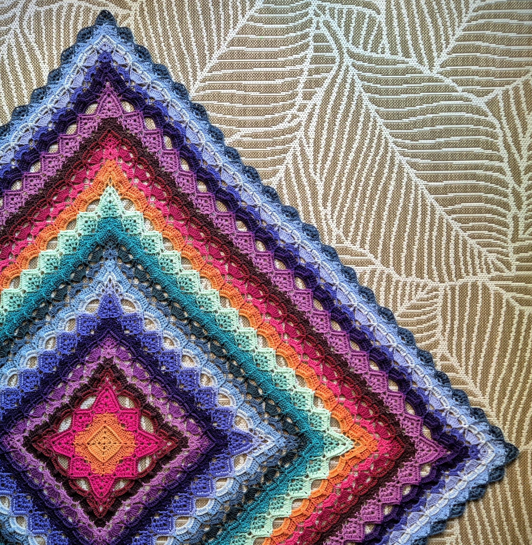 hobbii-silverneedletea-decke-h-kelanleitung-160x160-cm-3d image 4