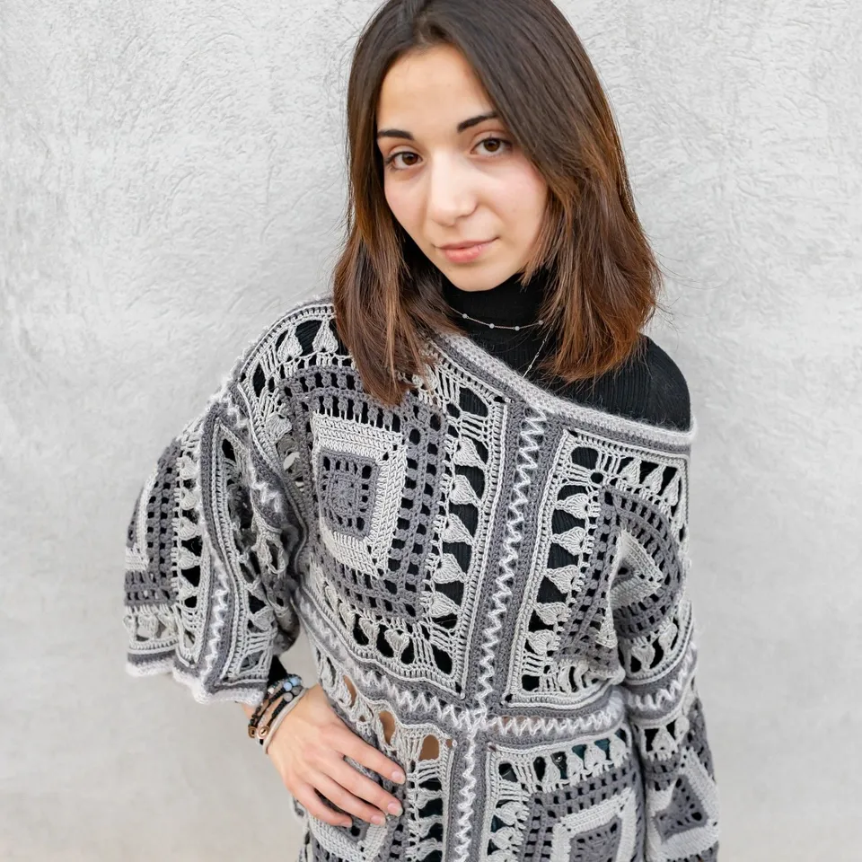 hobbii-anleitungen-lace-embrace-pullover-h-kelanleitung-oversize image 1