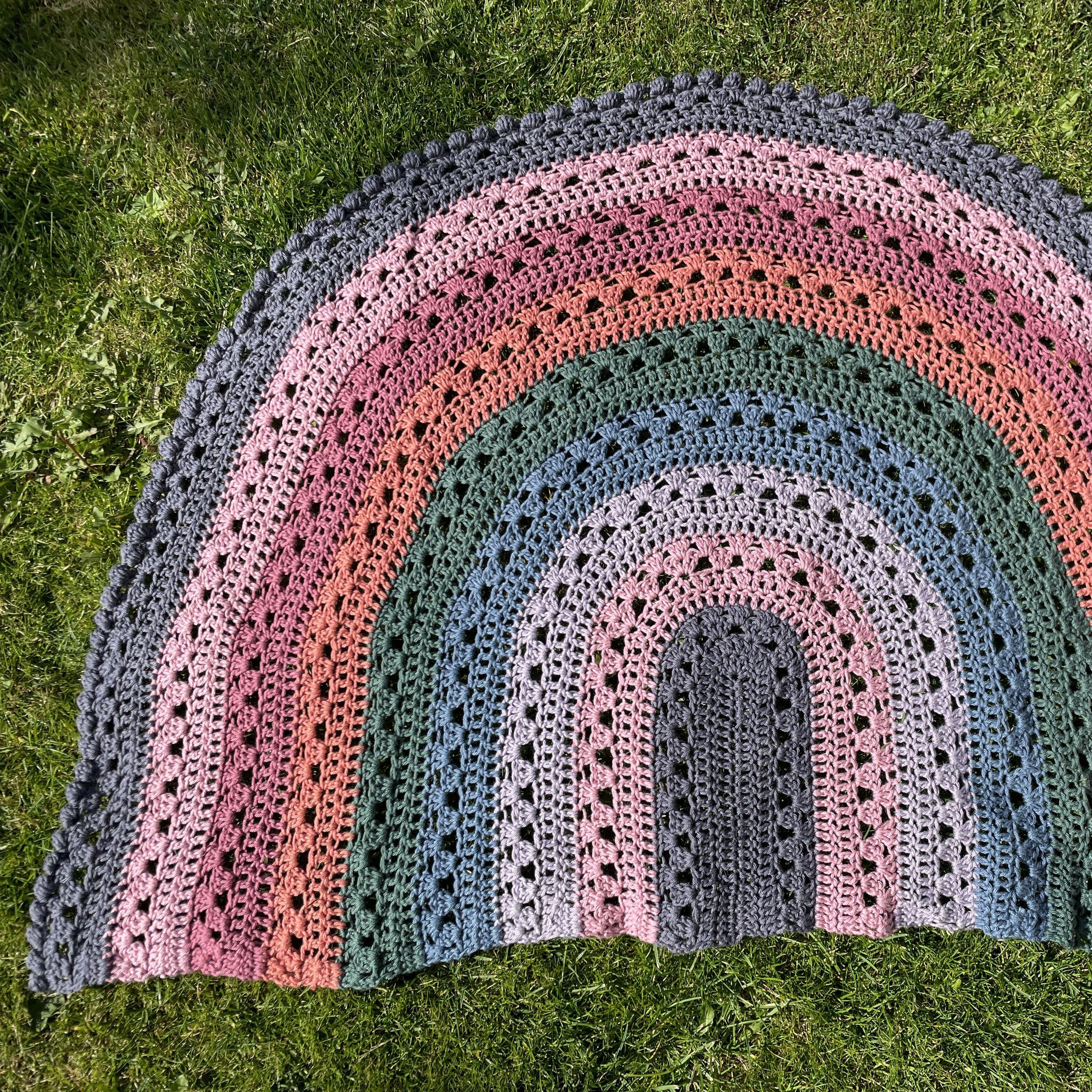 hobbii-anleitungen-granny-over-the-rainbow-decke-100x70 image 4