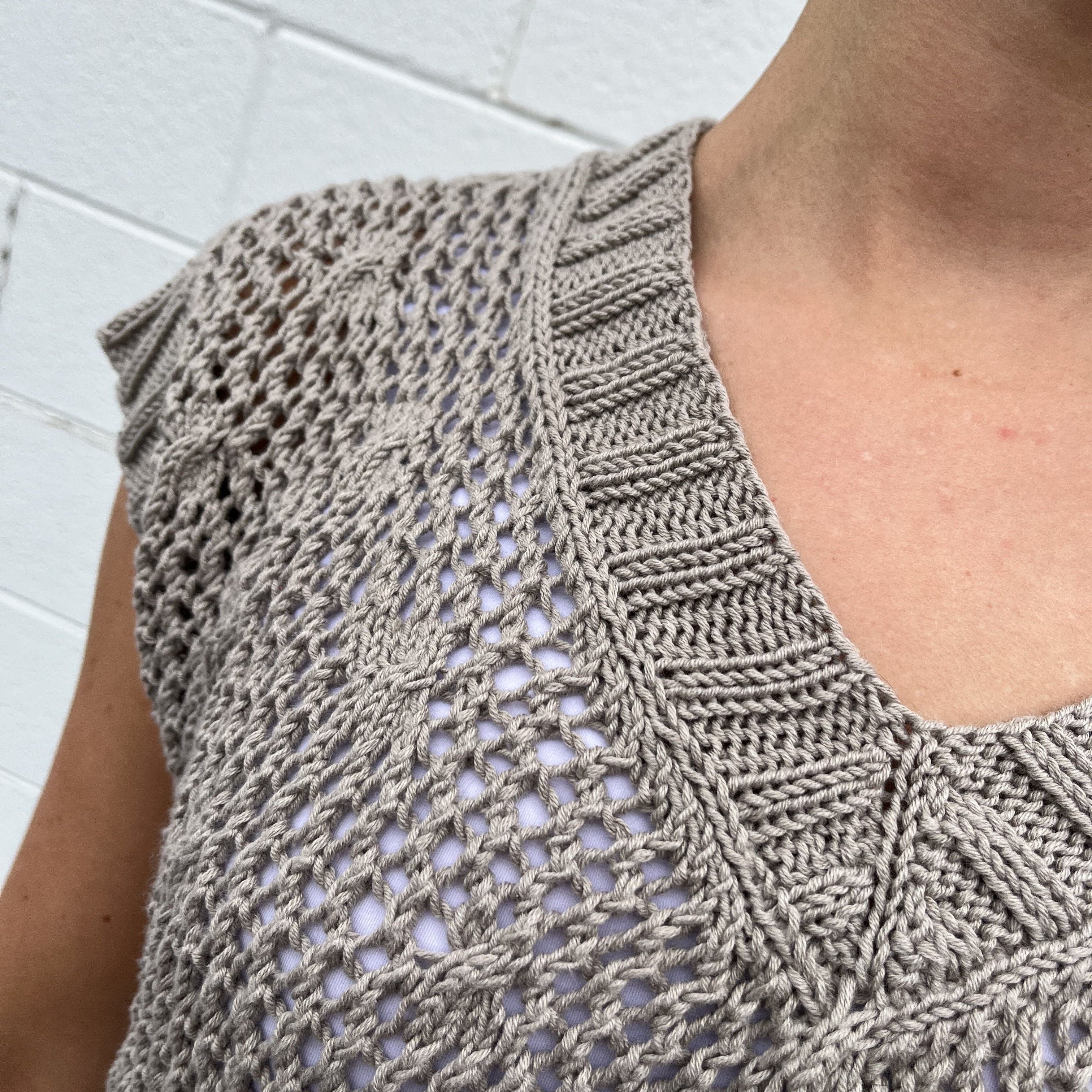 hobbii-anleitungen-sunshine-top-strickanleitung-xs-xxl-zopfmuster image 4