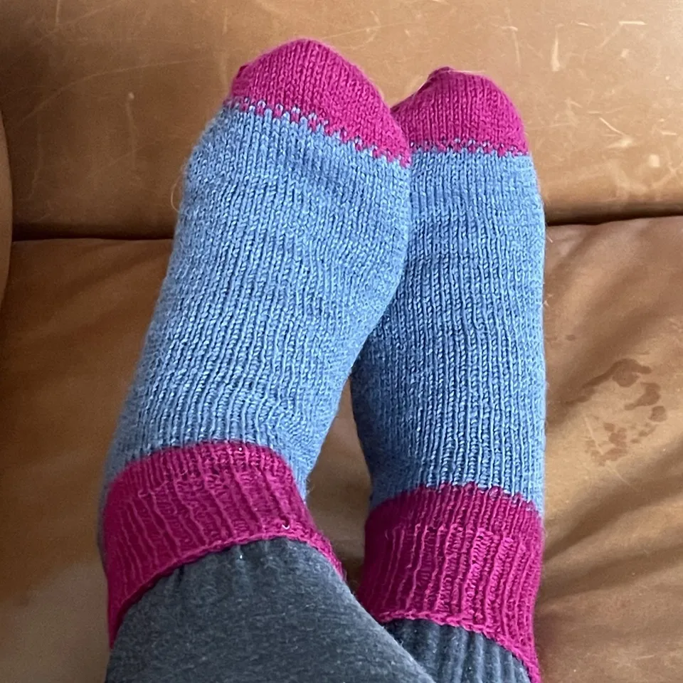 hobbii-anleitungen-tipi-toe-socken-strickanleitung-pdf-36-41 image 1