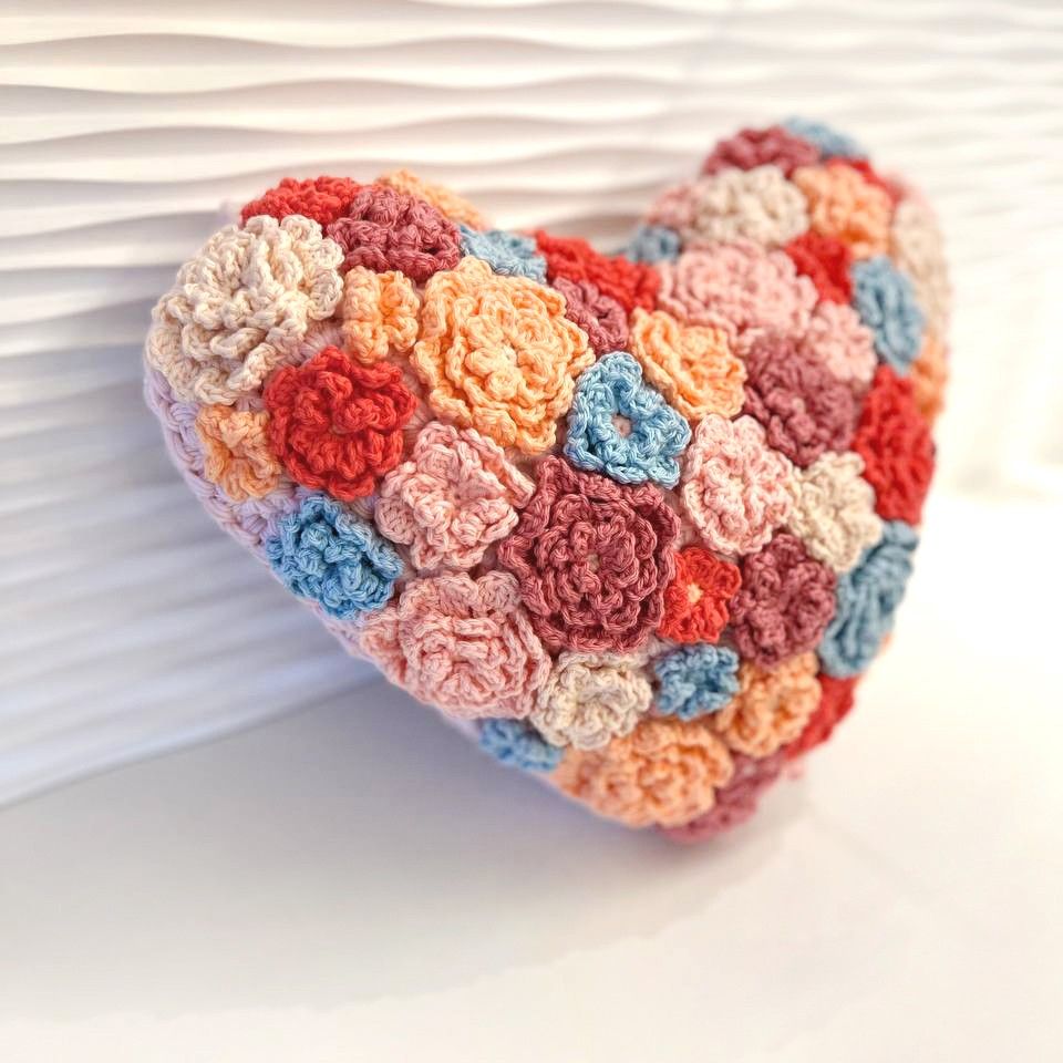 hobbii-blooming-heart-h-kelanleitung-herzkissen-bl-ten image 4