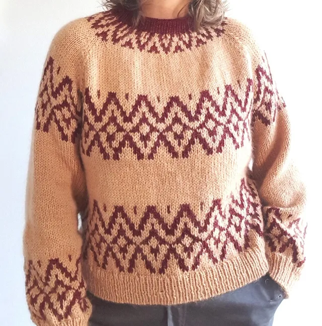 hobbii-anleitungen-all-round-weihnachtspullover-strickanleitung-m image 1