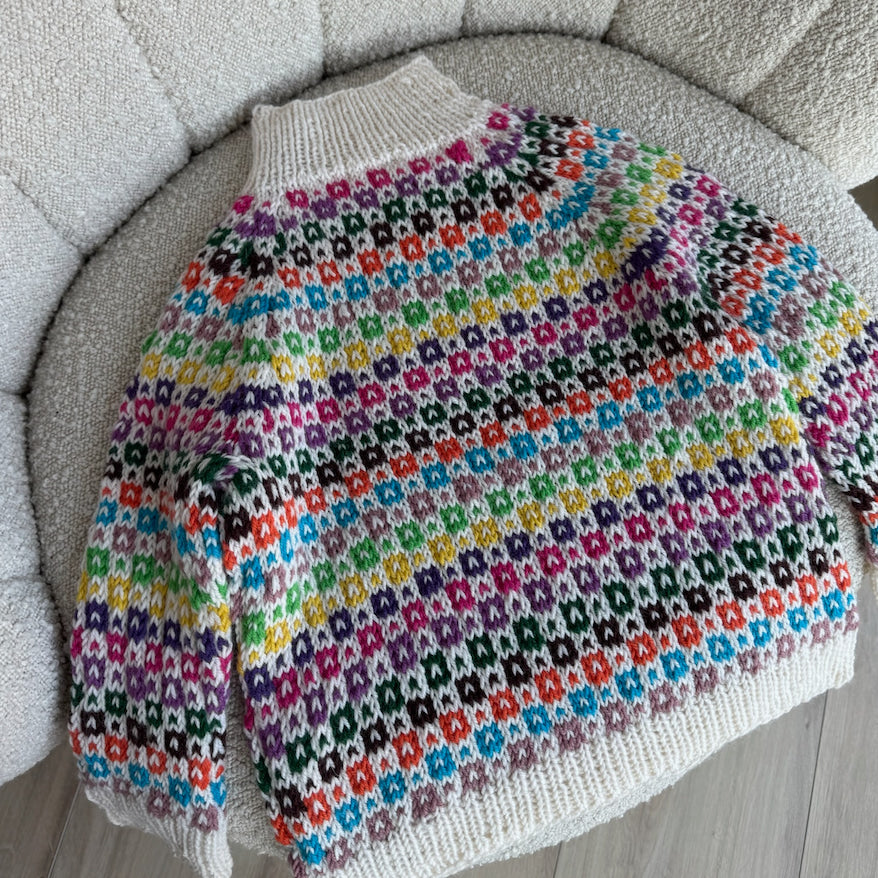 hobbii-easy-colour-sweater-junior-strickanleitung-2j image 1