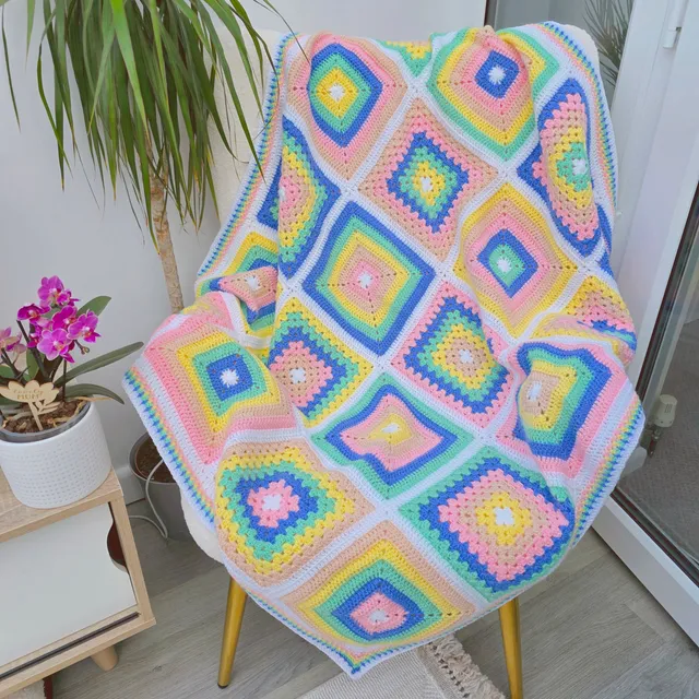 hobbii-pulse-festival-h-kelanleitung-decke-granny-squares image 1