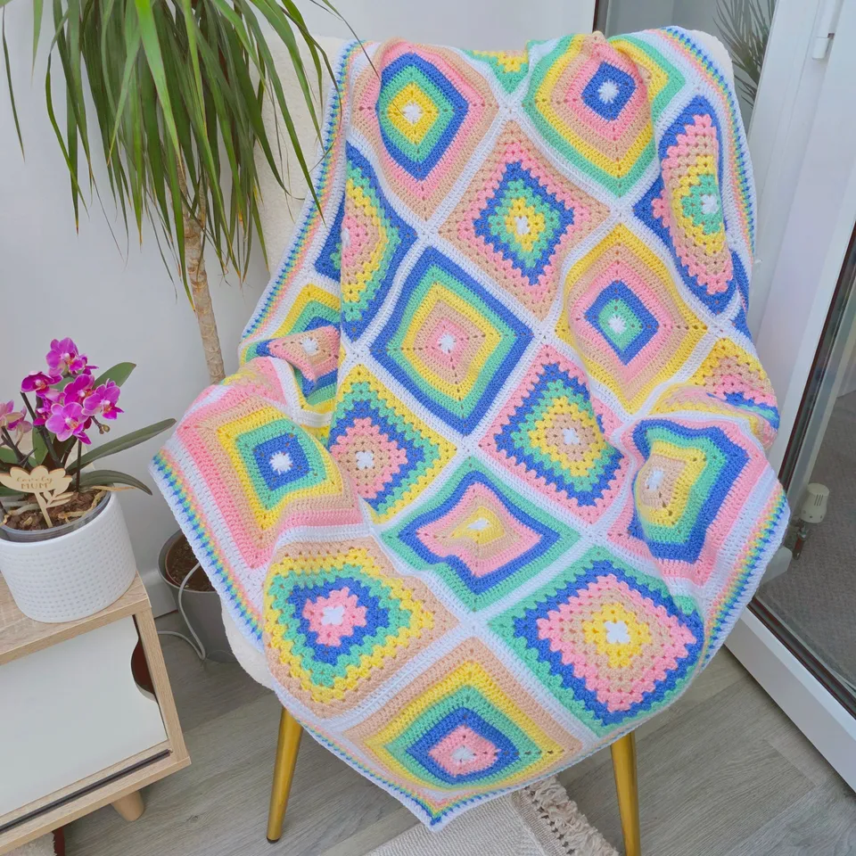 hobbii-pulse-festival-h-kelanleitung-decke-granny-squares image 1