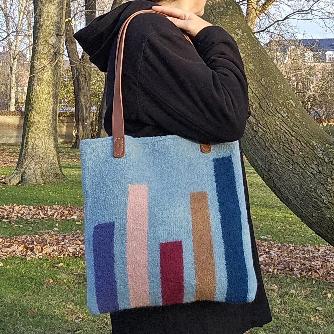 hobbii-anleitungen-nimm-mich-mit-tasche-strickanleitung-one-size image 3