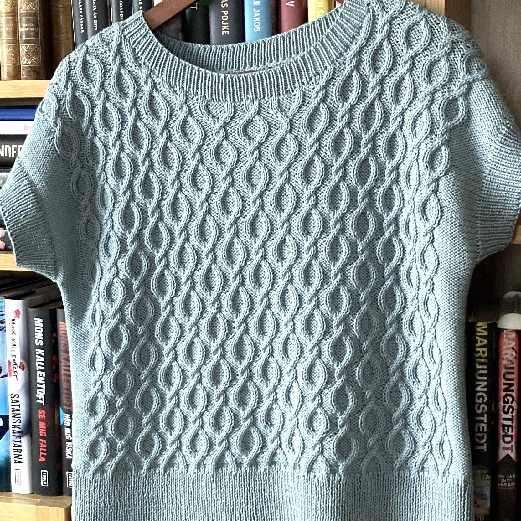 hobbii-cute-crystal-top-strickanleitung-xs-xxl-zopfmuster image 4