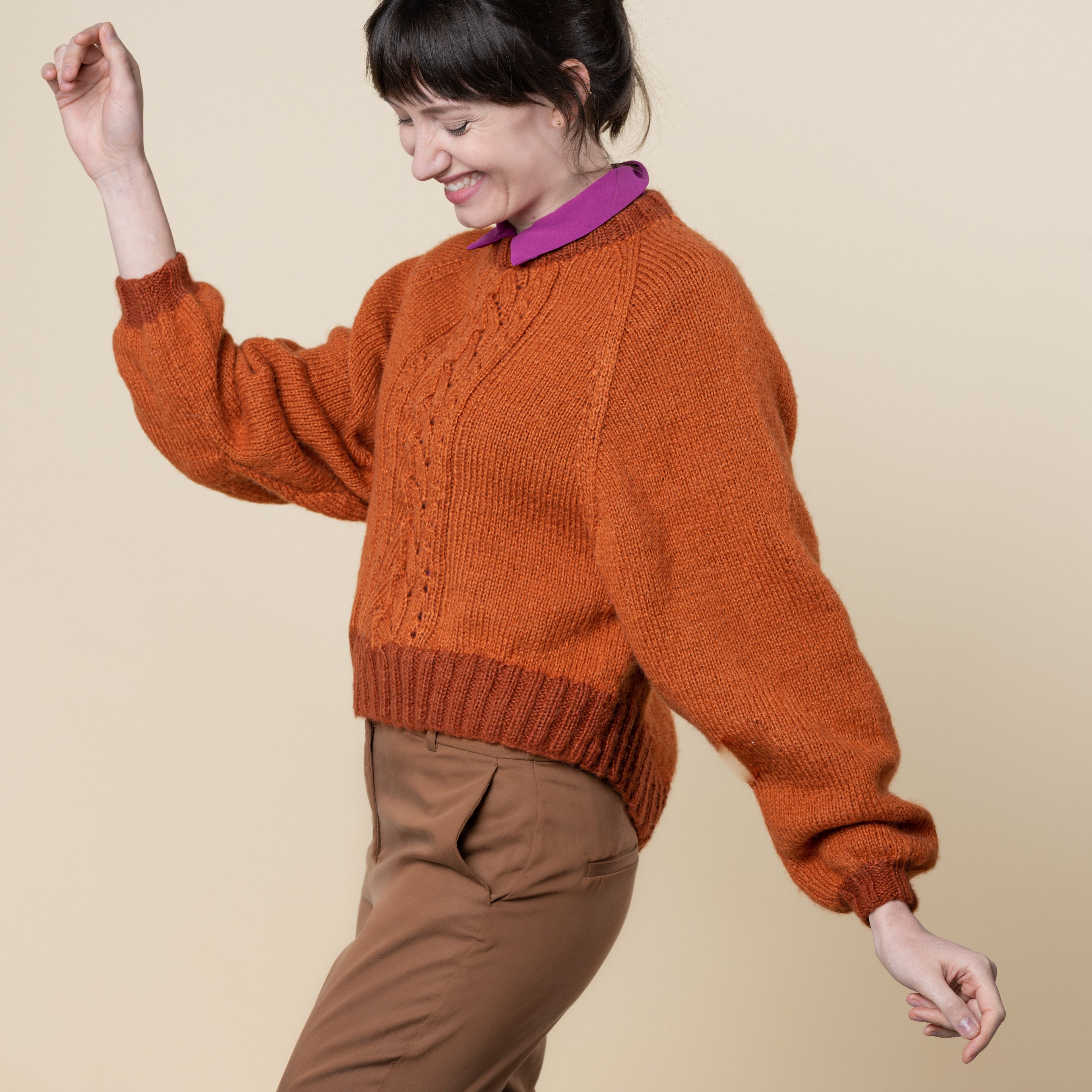 hobbii-fluffy-freya-pullover-strickanleitung-xs-3xl-lochmuster image 2