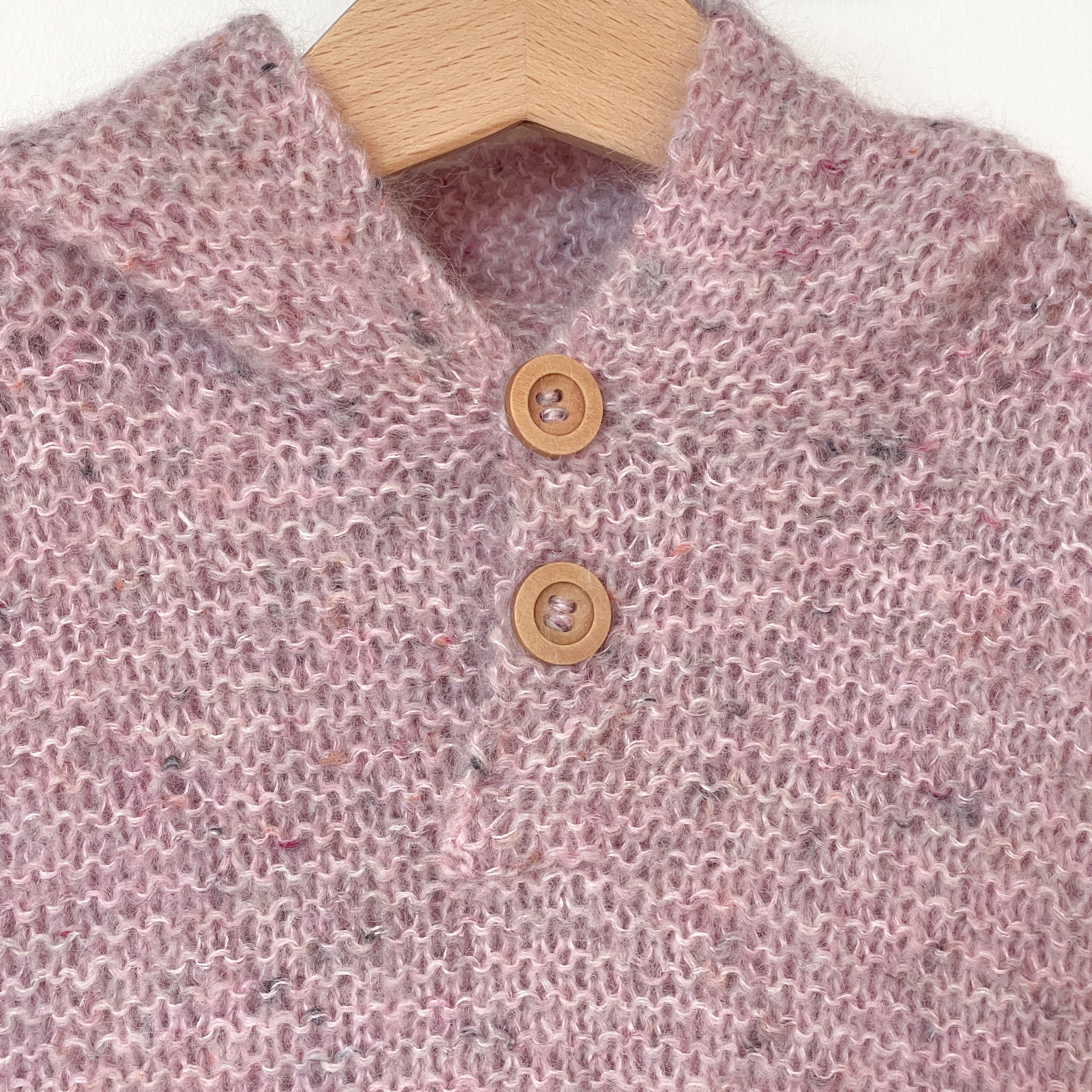 hobbii-anleitungen-dagmar-kinderpullover-strickanleitung-mit-kapuze image 2