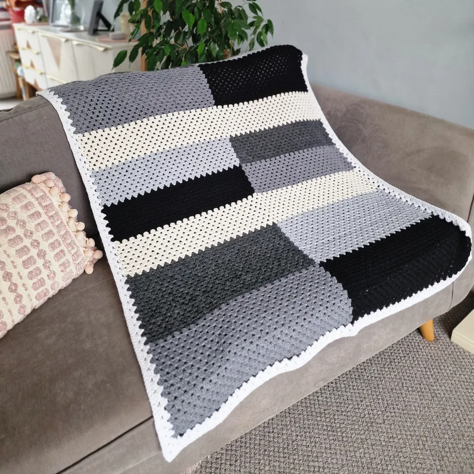 hobbii-anleitungen-granny-s-on-the-block-decke-h-kelanleitung image 1