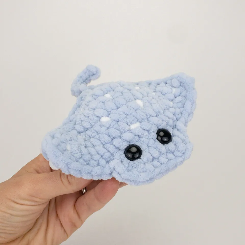 hobbii-rory-der-mini-rochen-h-kelanleitung-one-size image 1