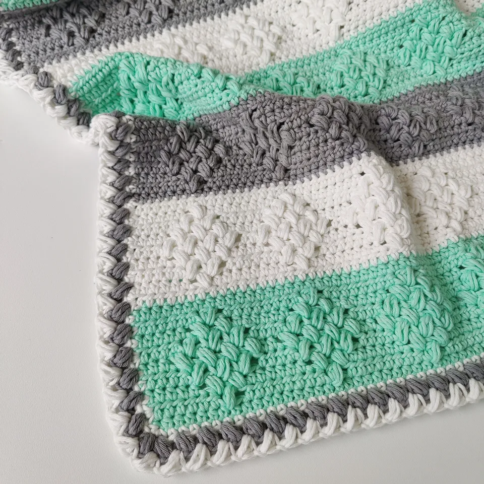 hobbii-anleitungen-diamond-bobble-decke-h-kelanleitung-95x110 image 1