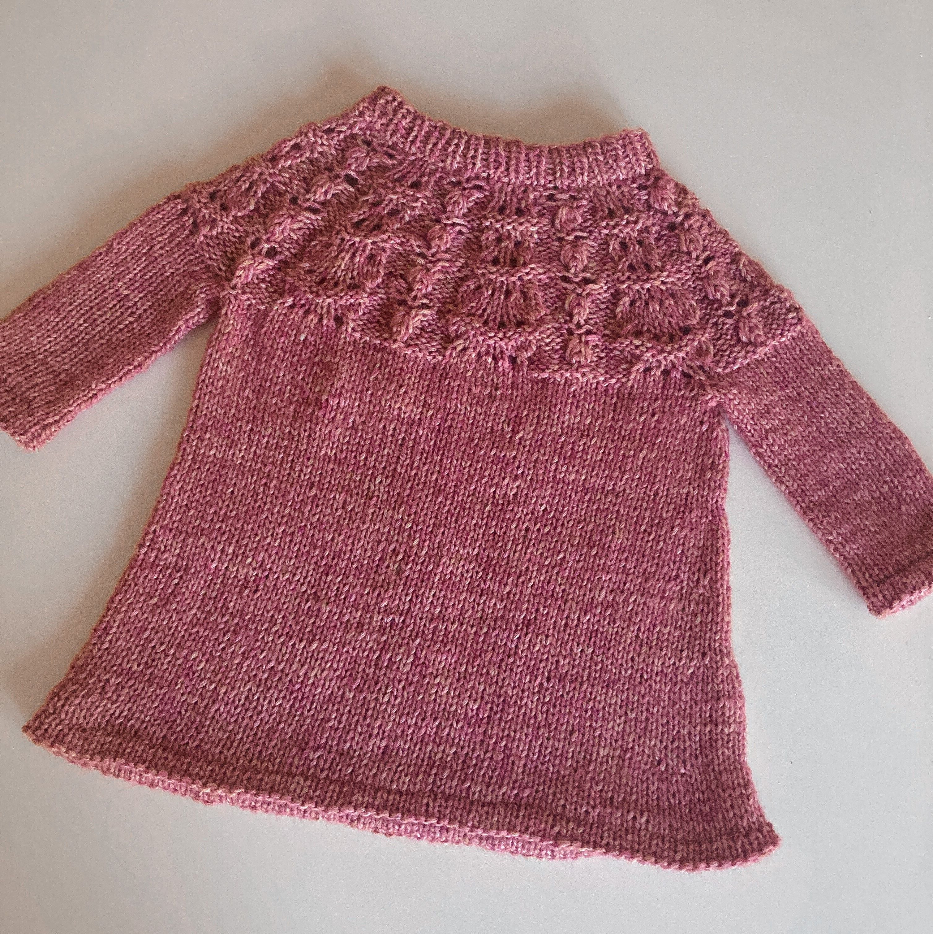 hobbii-anleitungen-spring-waves-dress-kinderkleid-strickanleitung-2-3-j image 3