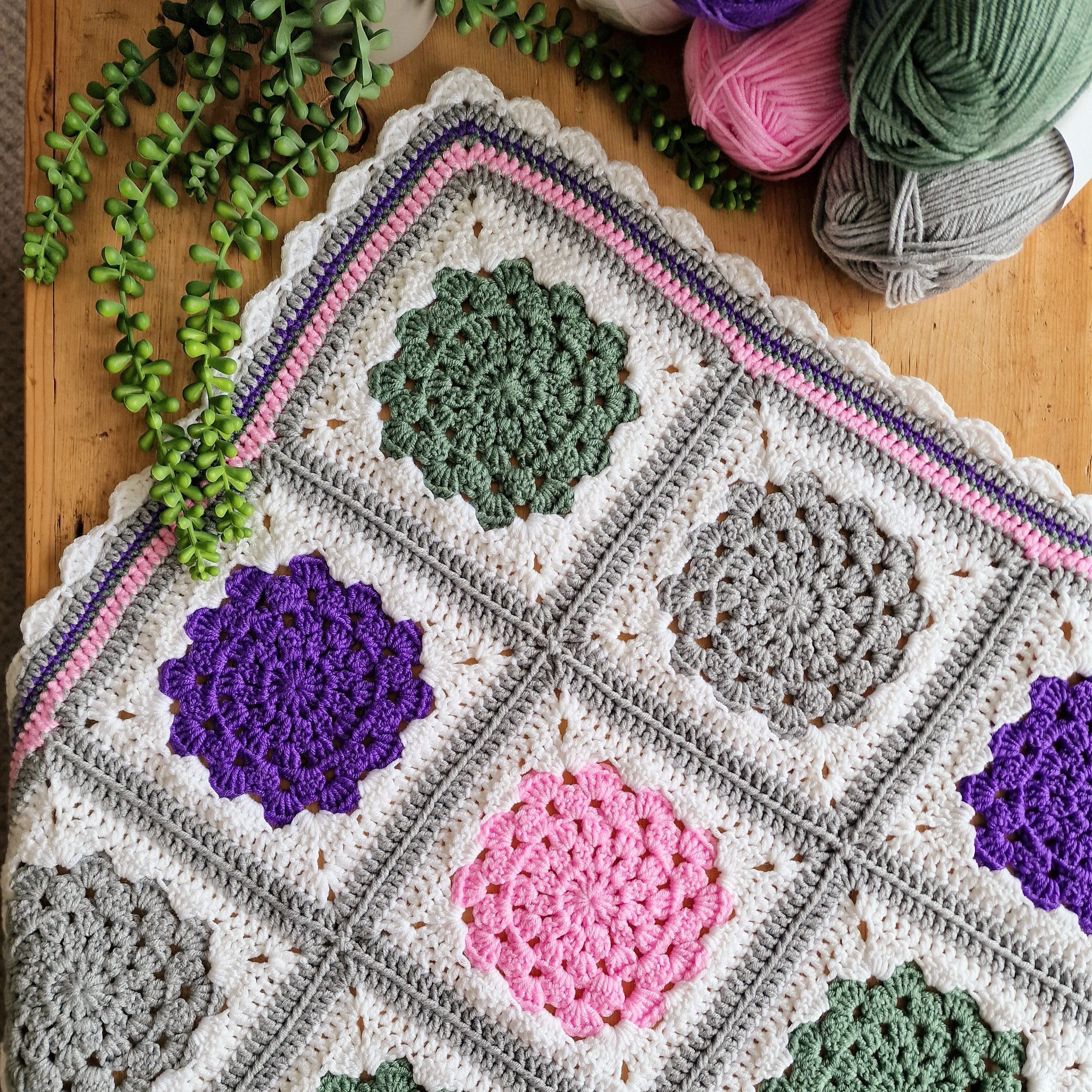 hobbii-anleitungen-poppys-babydecke-anleitung-pdf-77x77-cm image 2