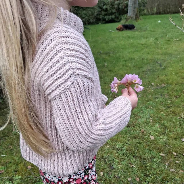 hobbii-runa-kinderpullover-strickanleitung-gr-4-jahre-patent image 1