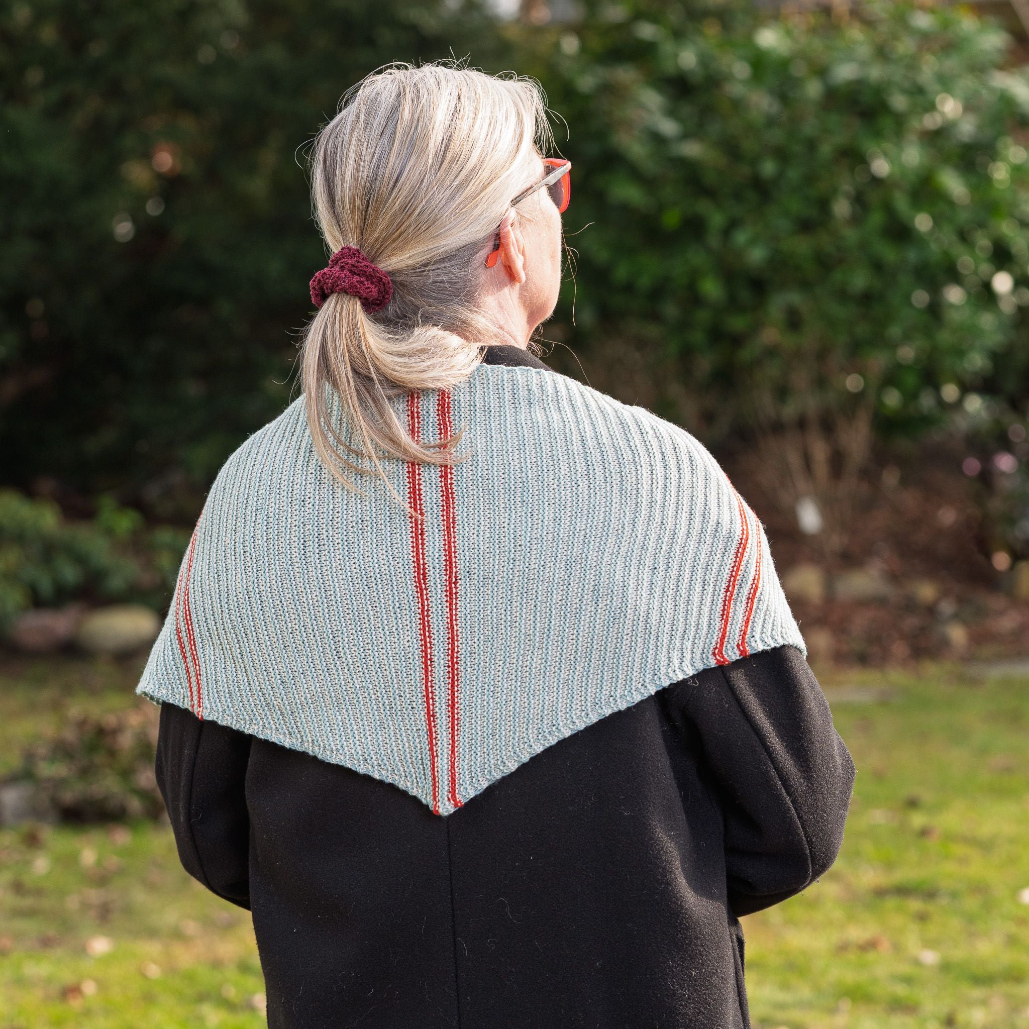 hobbii-sisters-scarf-strickanleitung-schal-one-size-zweifarbig image 2