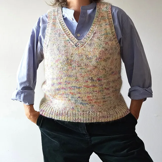 hobbii-anleitungen-betty-vibrant-pullunder-strickanleitung-xs-3xl image 1