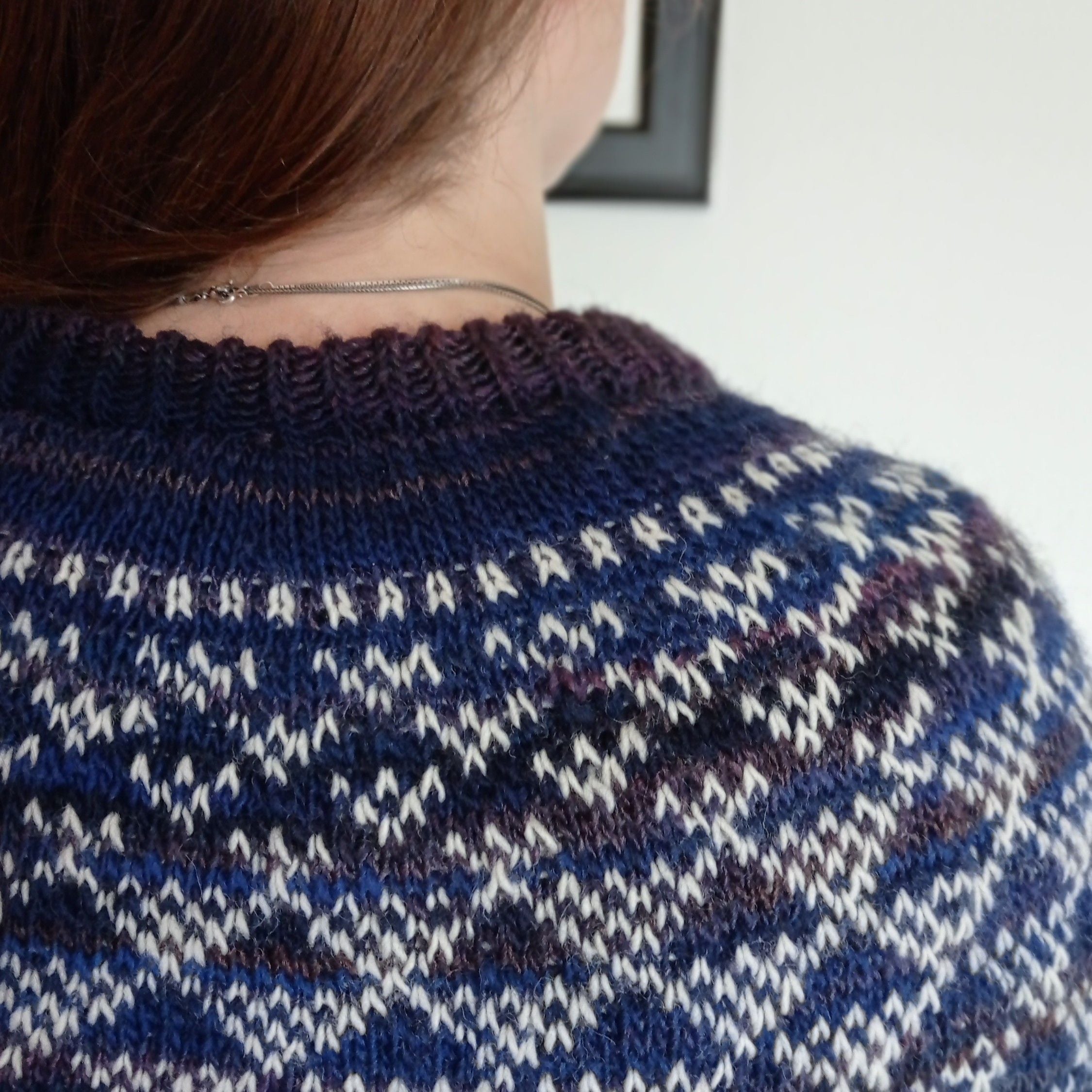 hobbii-triangle-sweater-strickanleitung-xxs-xxl-dreiecksmuster image 2