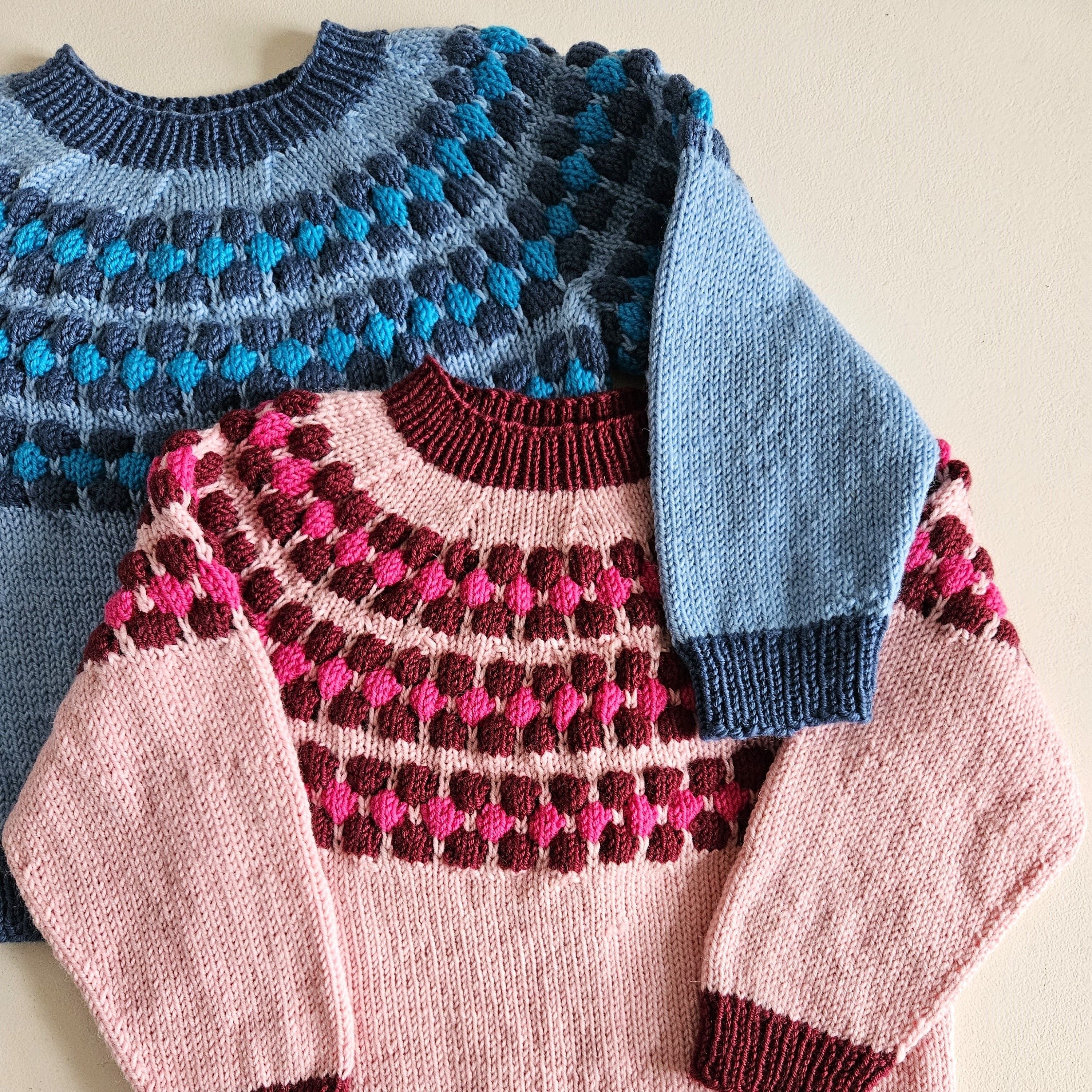 hobbii-letmatrosen-strickanleitung-kinderpullover-6-j-noppen image 2