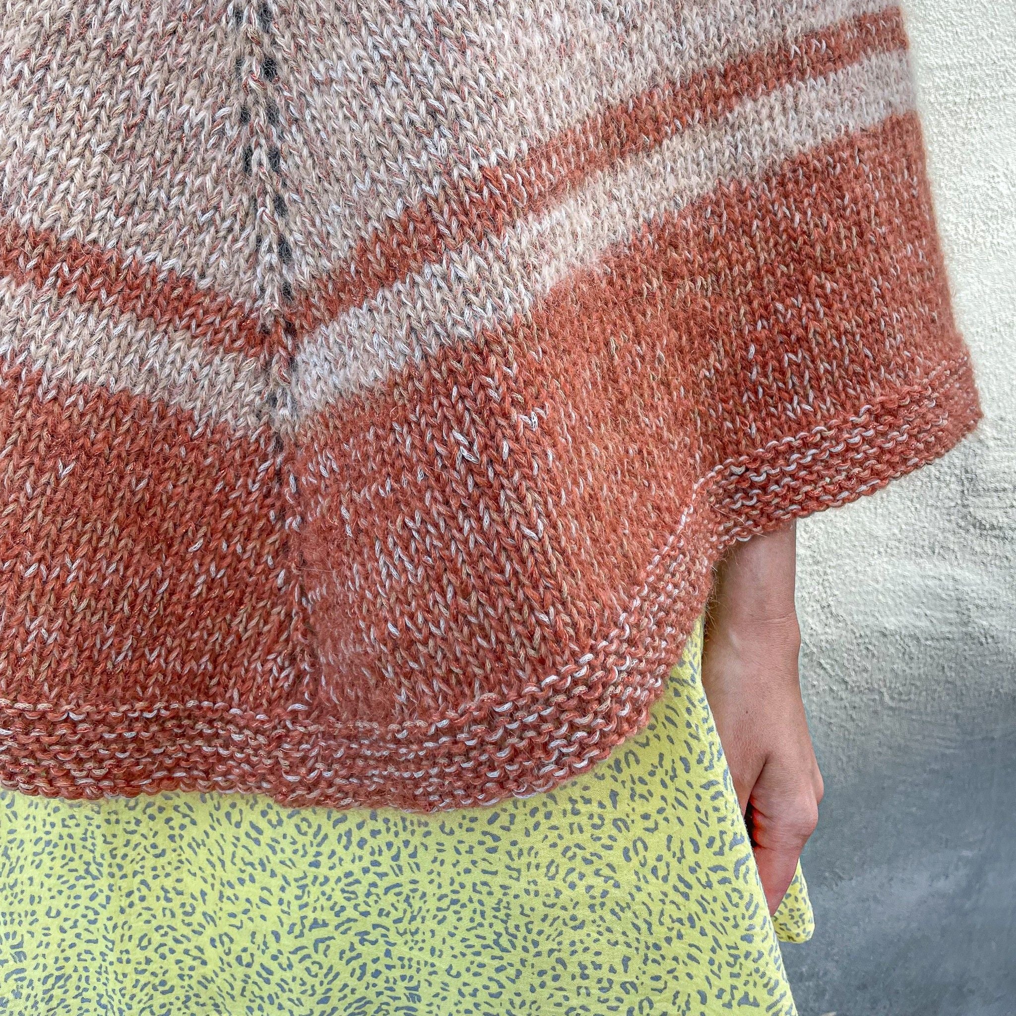 hobbii-anleitungen-katharine-poncho-strickanleitung-small-mohair image 3