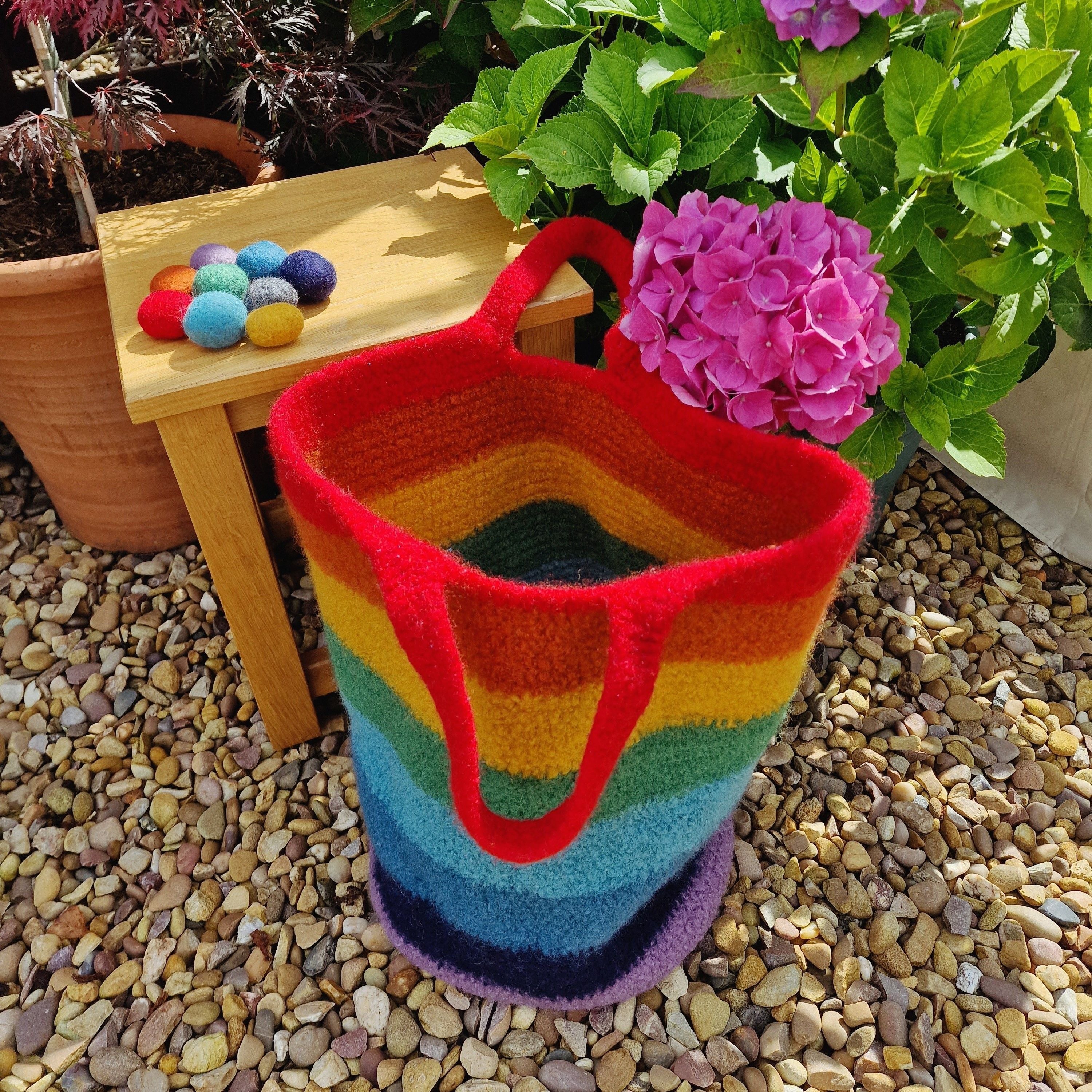 hobbii-rainbow-stripes-filztasche-h-kelanleitung-pdf-one-size image 5