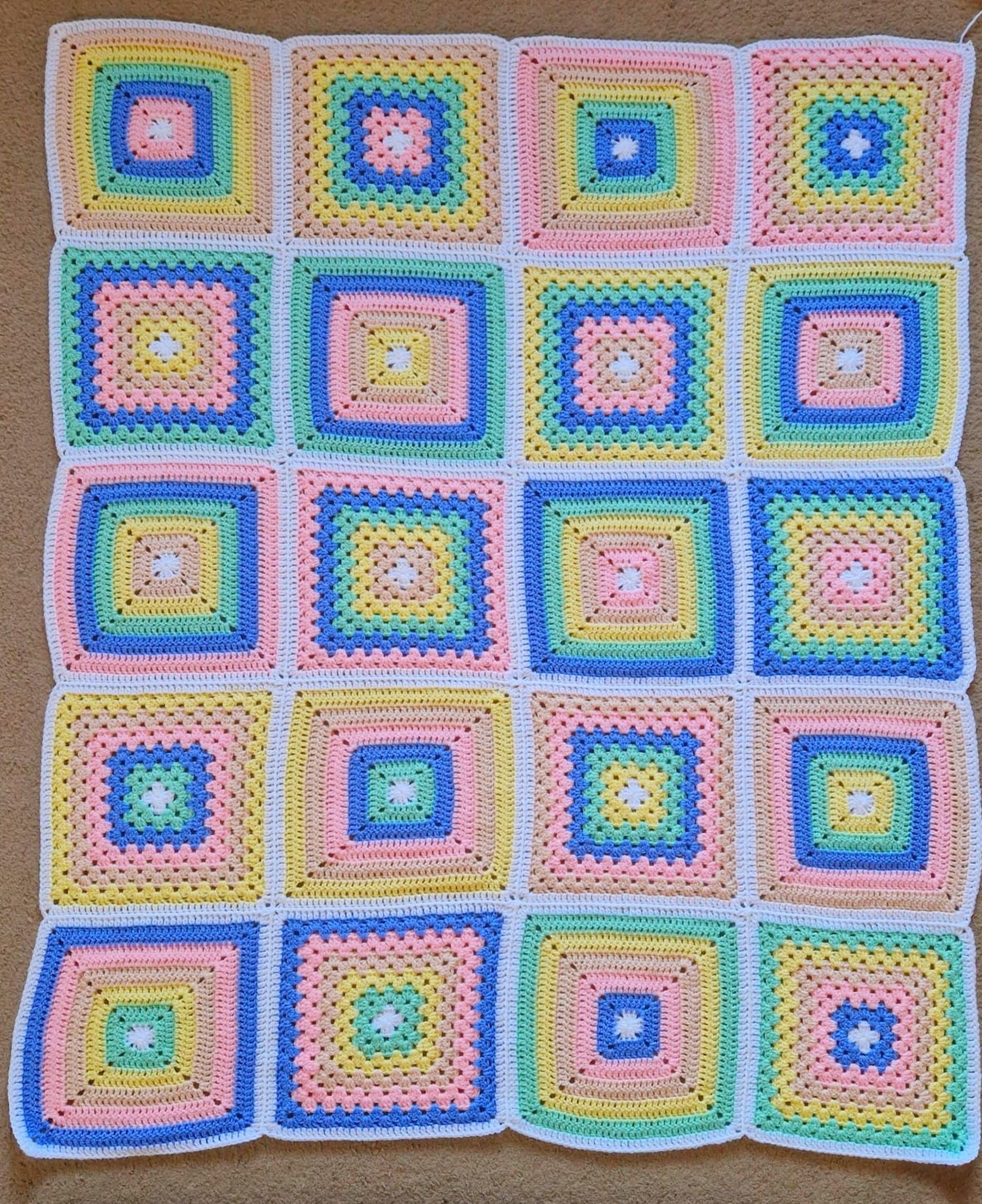 hobbii-pulse-festival-h-kelanleitung-decke-granny-squares image 4