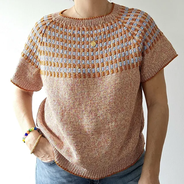 hobbii-sommer-i-byen-t-shirt-strickanleitung-pdf-passe image 1