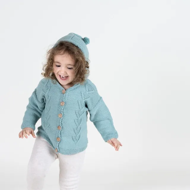 hobbii-anleitungen-sam-suss-kindercardigan-strickanleitung-zopf-12-m image 1