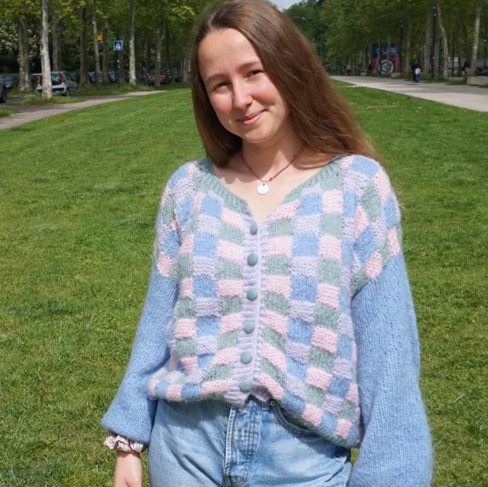 hobbii-anleitungen-elmer-cardigan-strickanleitung-xs-oversize image 1