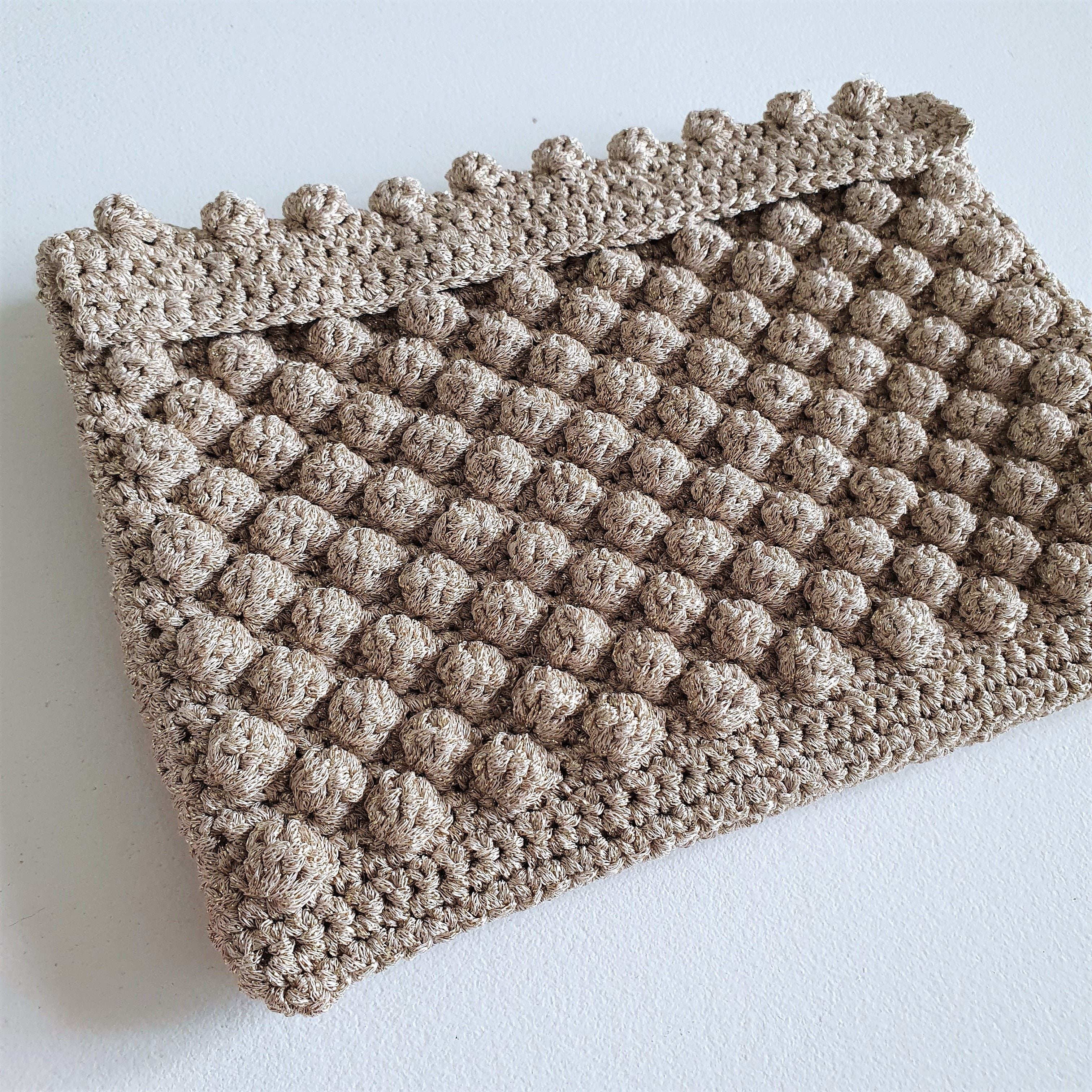 hobbii-anleitungen-glitter-clutch-h-kelanleitung-one-size-festlich image 1