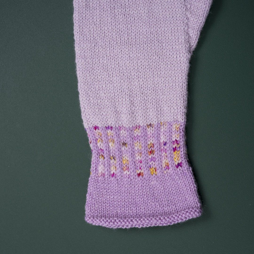 hobbii-just-a-half-strickanleitung-fingerlose-handschuhe image 3
