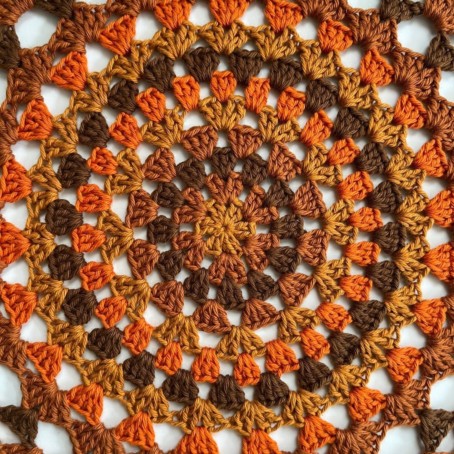 hobbii-ode-to-granny-mandala-h-kelanleitung-untersetzer image 4