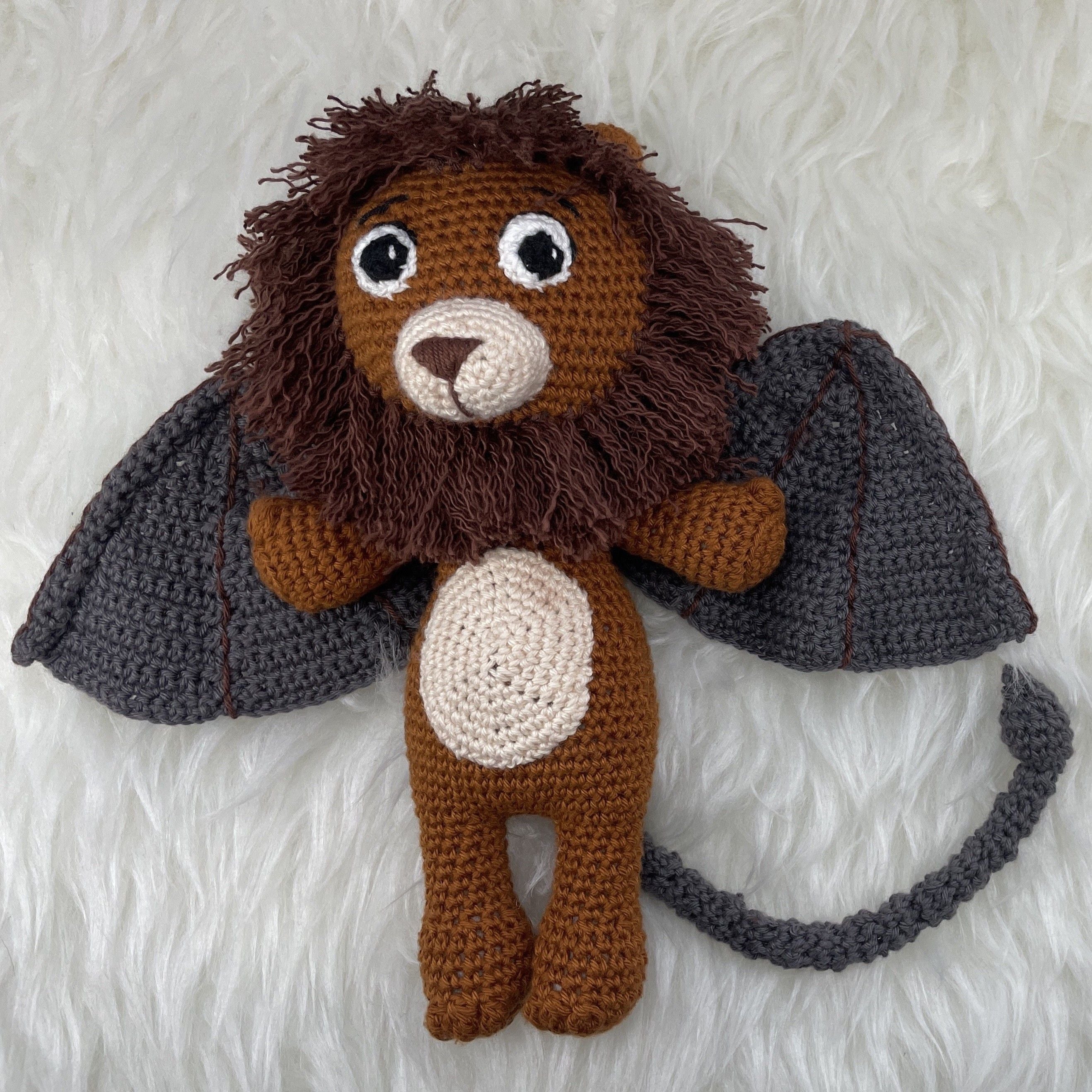 hobbii-mantikor-h-kelanleitung-pdf-25-cm-amigurumi image 1