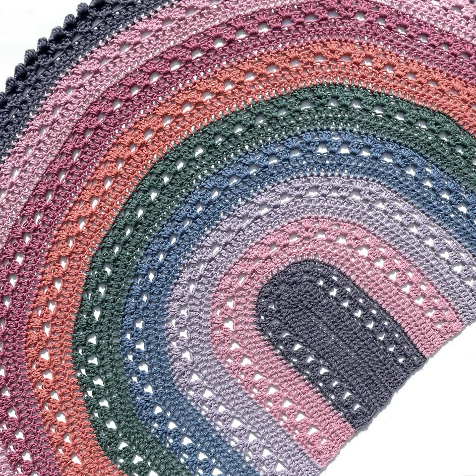 hobbii-anleitungen-granny-over-the-rainbow-decke-100x70 image 1