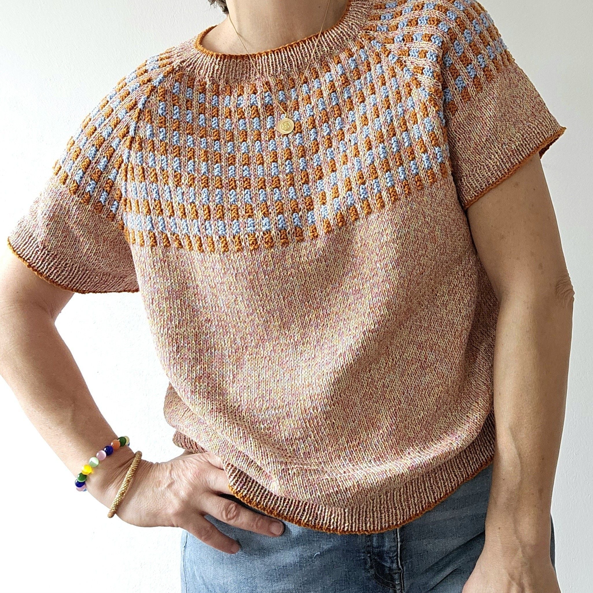 hobbii-sommer-i-byen-t-shirt-strickanleitung-pdf-passe image 2