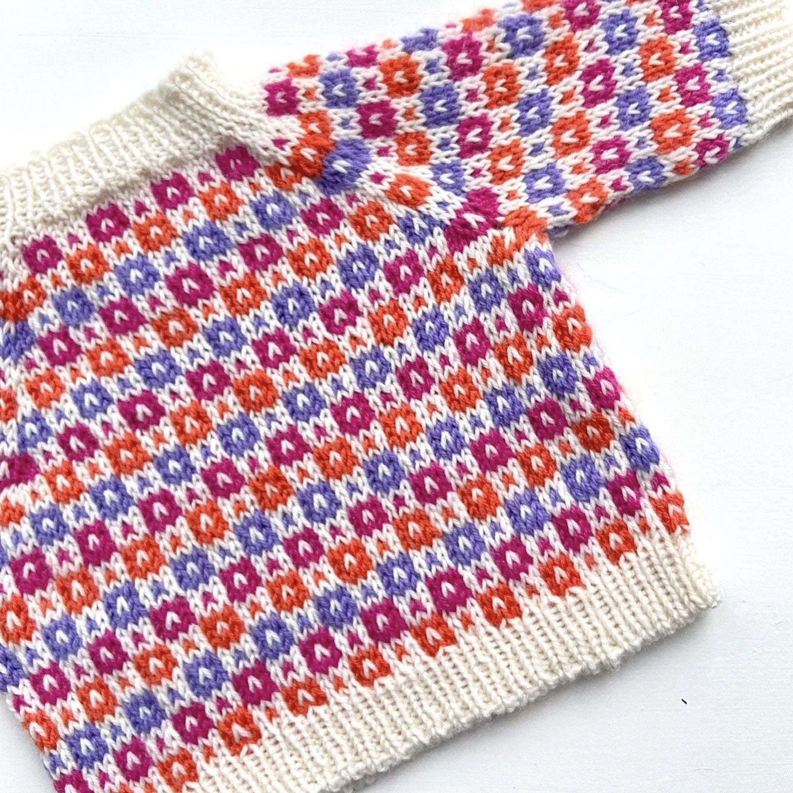 hobbii-easy-colour-babypullover-strickanleitung-0-2-monate image 1