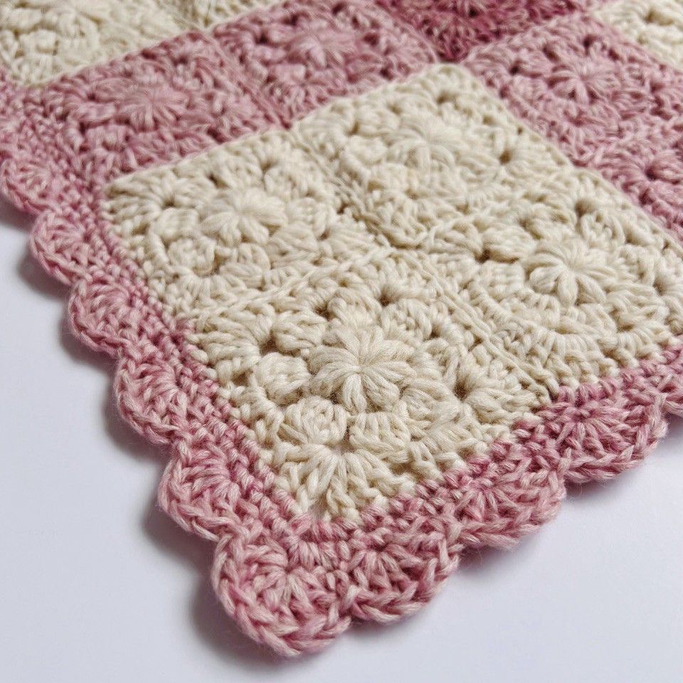 hobbii-anleitungen-heirloom-bloom-babydecke-h-kelanleitung-granny image 6