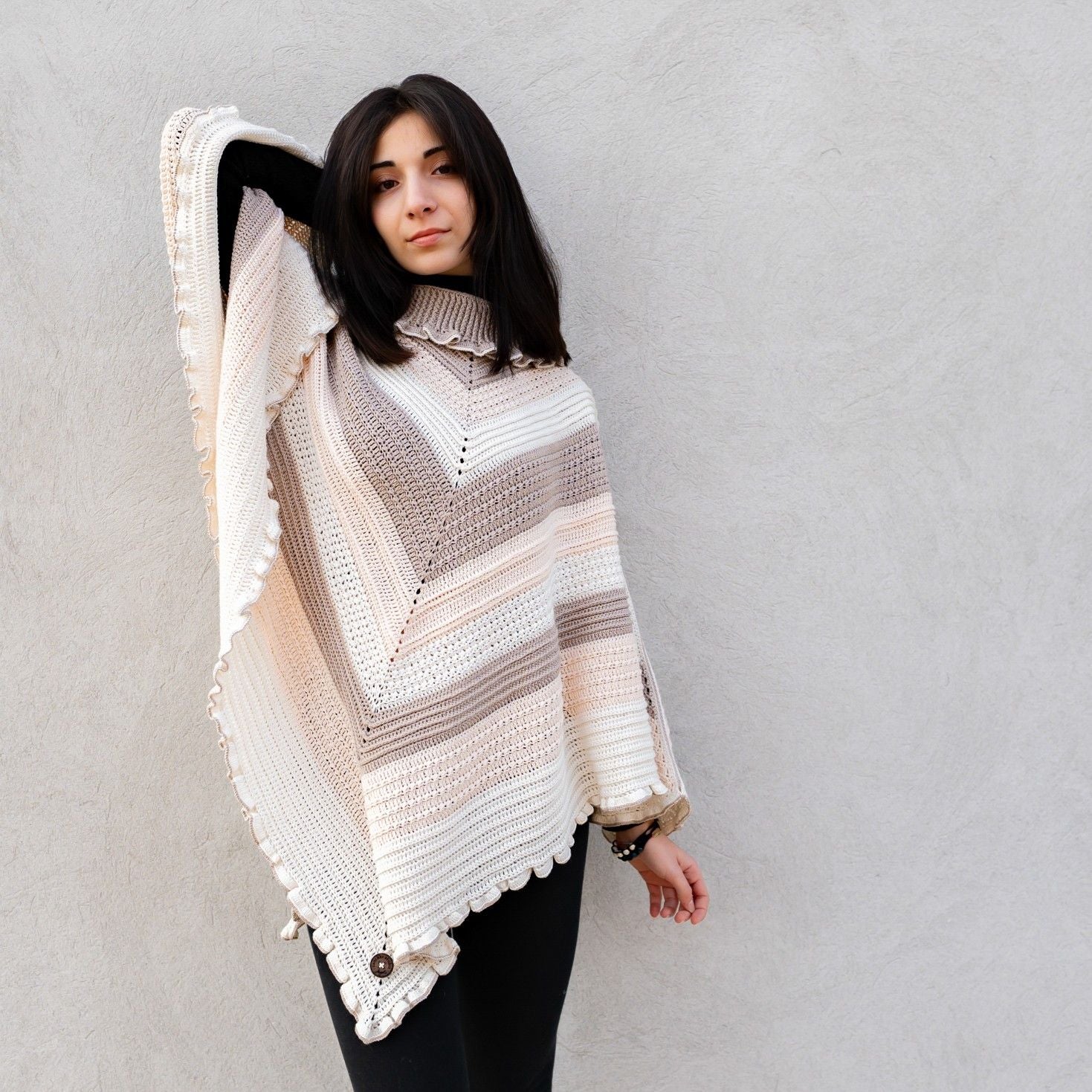 hobbii-ophelia-poncho-h-kelanleitung-one-size-farbverlauf image 2