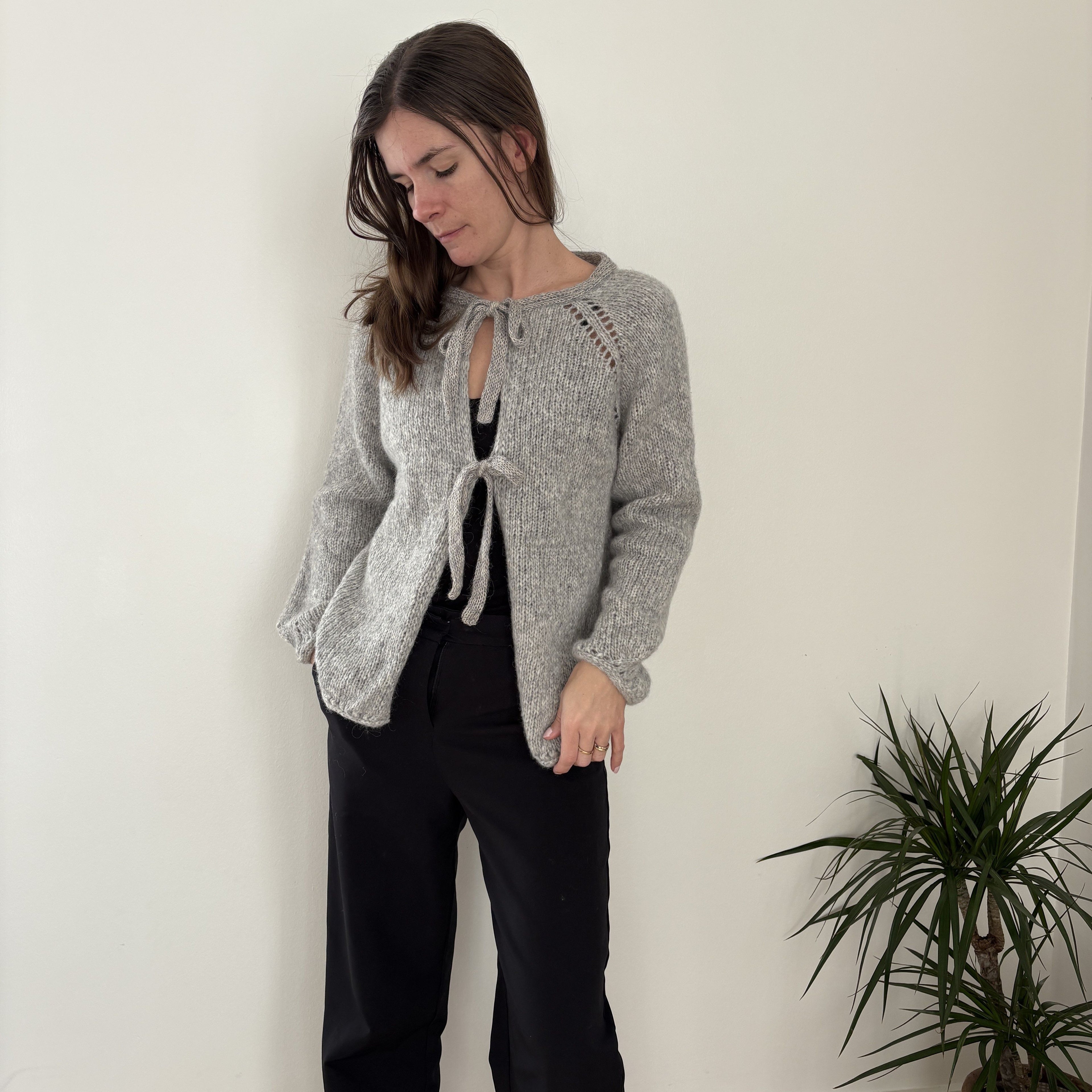 hobbii-willow-bow-cardigan-strickanleitung-pdf-oversized image 1