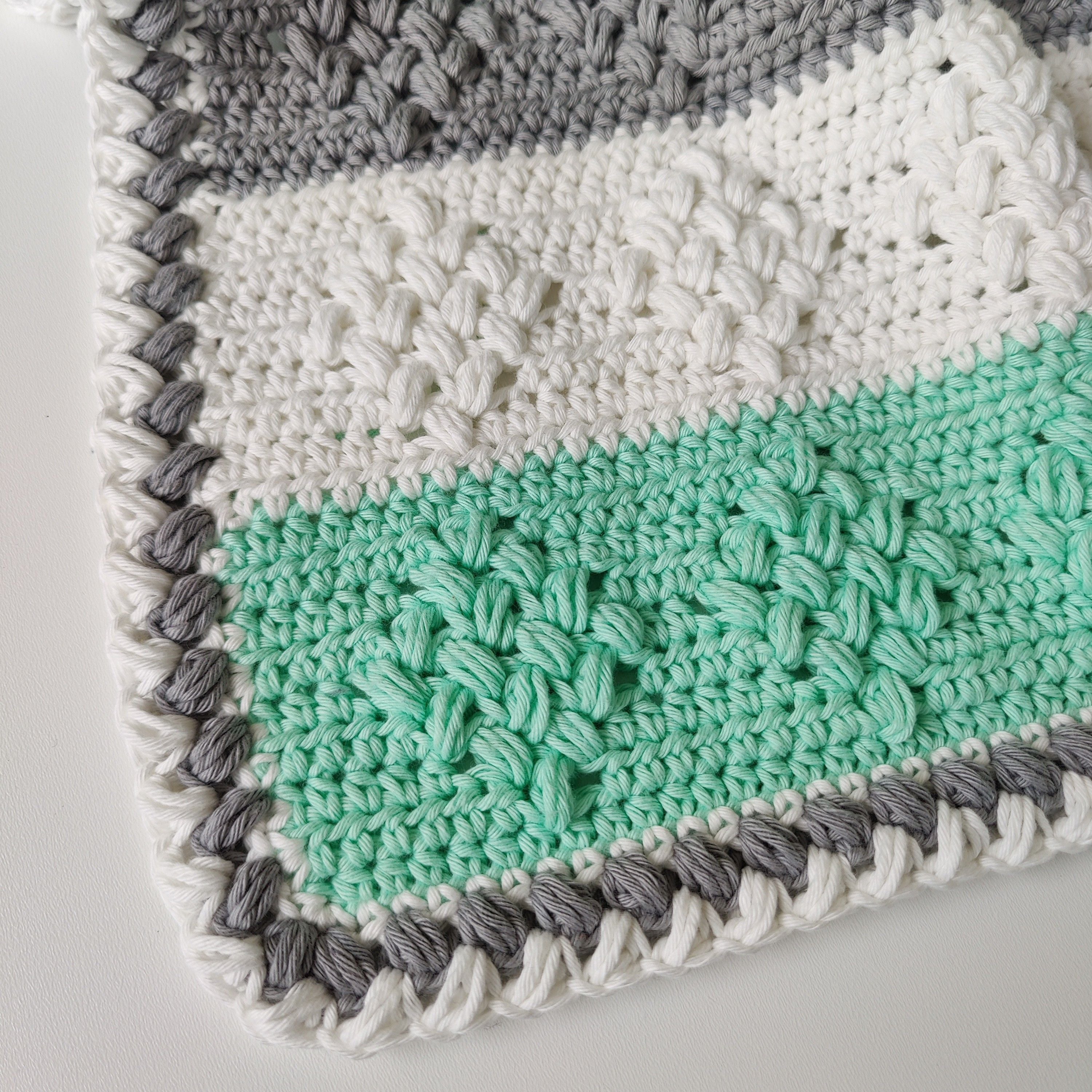 hobbii-anleitungen-diamond-bobble-decke-h-kelanleitung-95x110 image 2