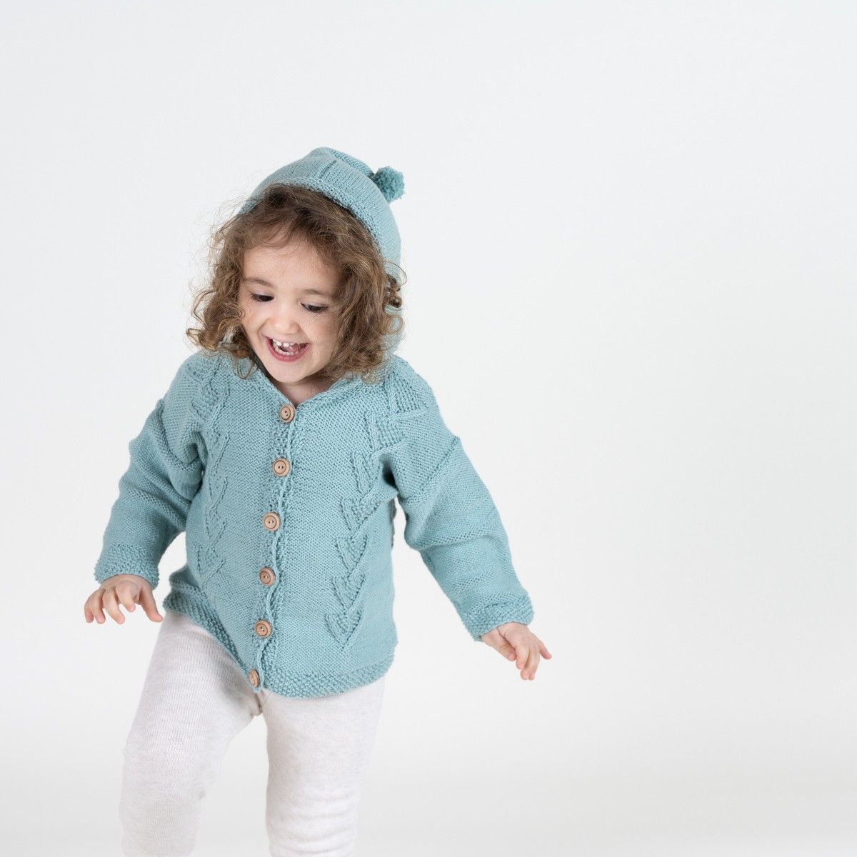 hobbii-anleitungen-sam-suss-kindercardigan-strickanleitung-zopf-12-m image 1