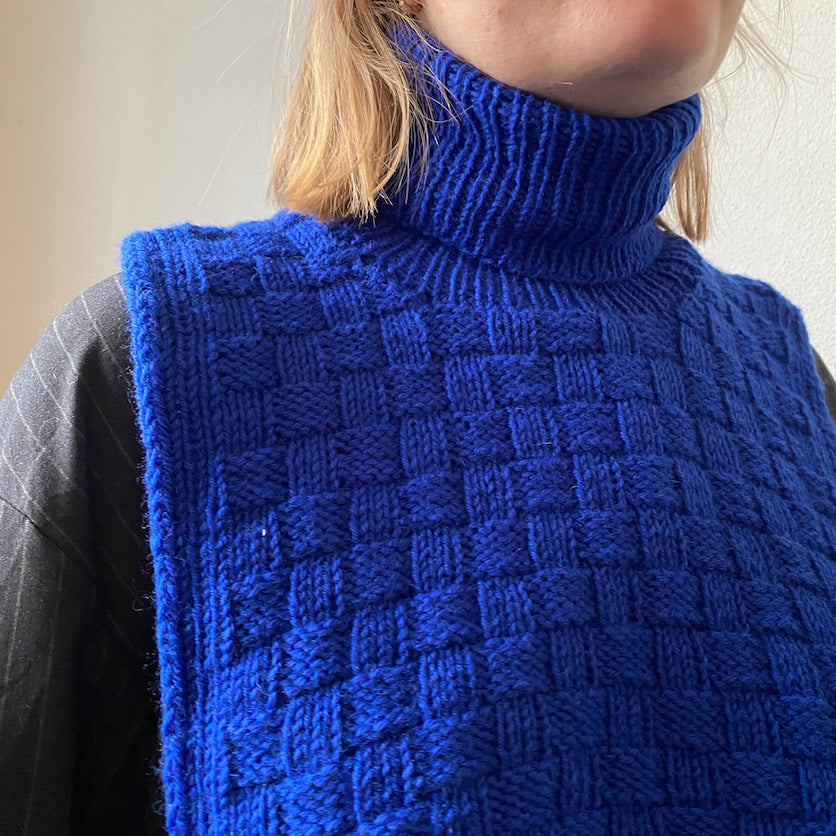 hobbii-easy-square-neck-kragenschal-strickanleitung-gr-m image 2