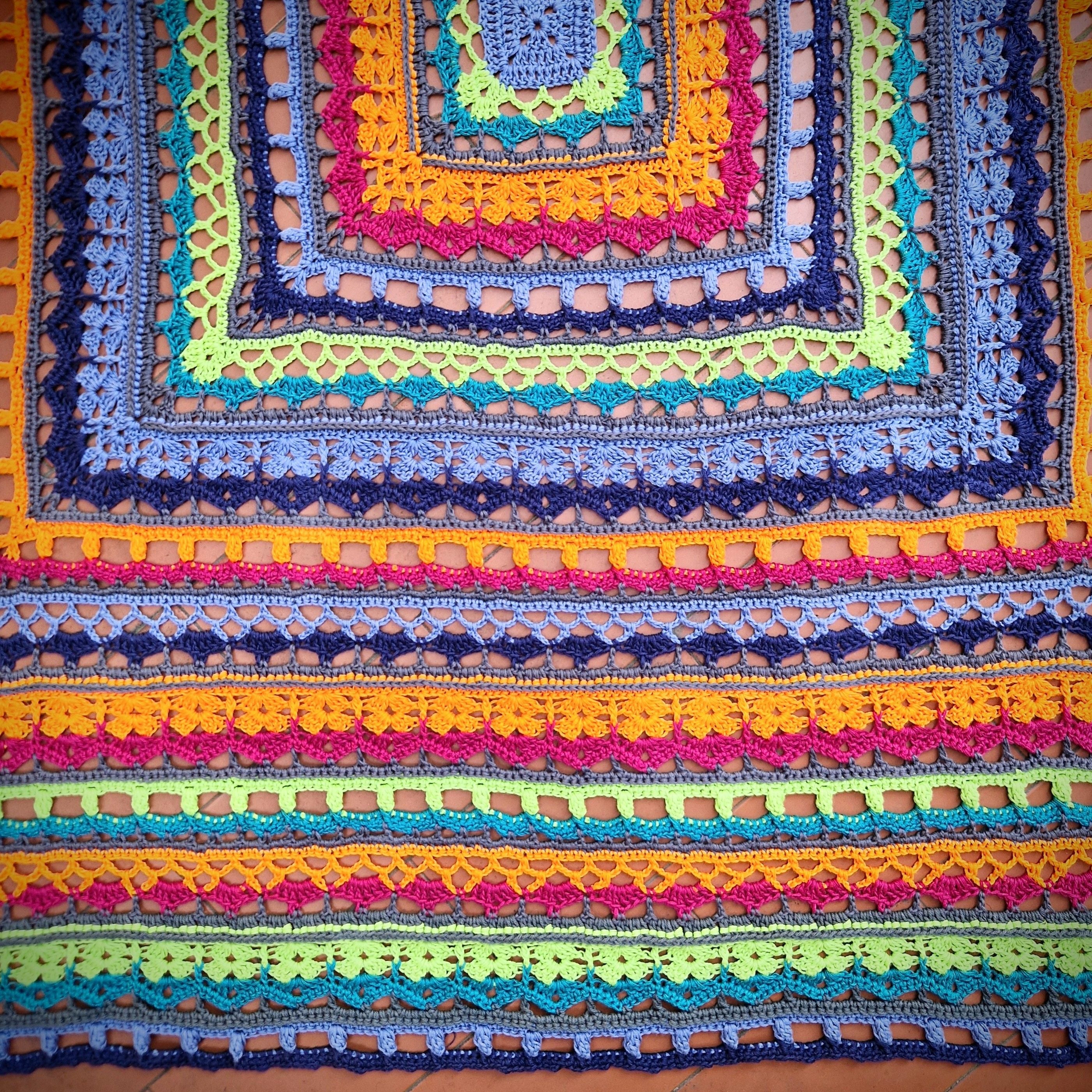 hobbii-anleitungen-lovetea-decke-h-kelanleitung-one-size-bunt image 2
